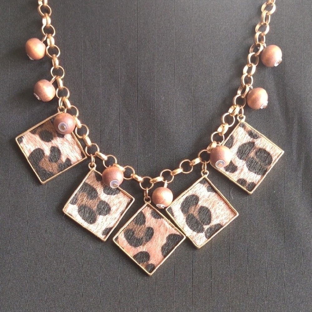 Animal print Statement Necklace - Picture 3 of 4